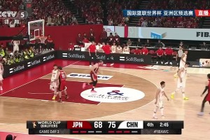 场边郭士强暴怒😡科克推开朱俊龙轻松空篮扣进